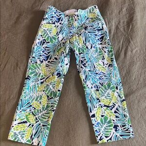 Swing Control Tropical Leaf Print Capris ⛳️